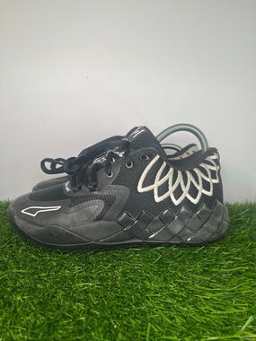 Puma Melo Basketball Shoes Men’s 5.5 Women’s 7 Black White Athletic Sneakers